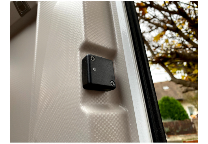 Wireless security sensor for windows and doors